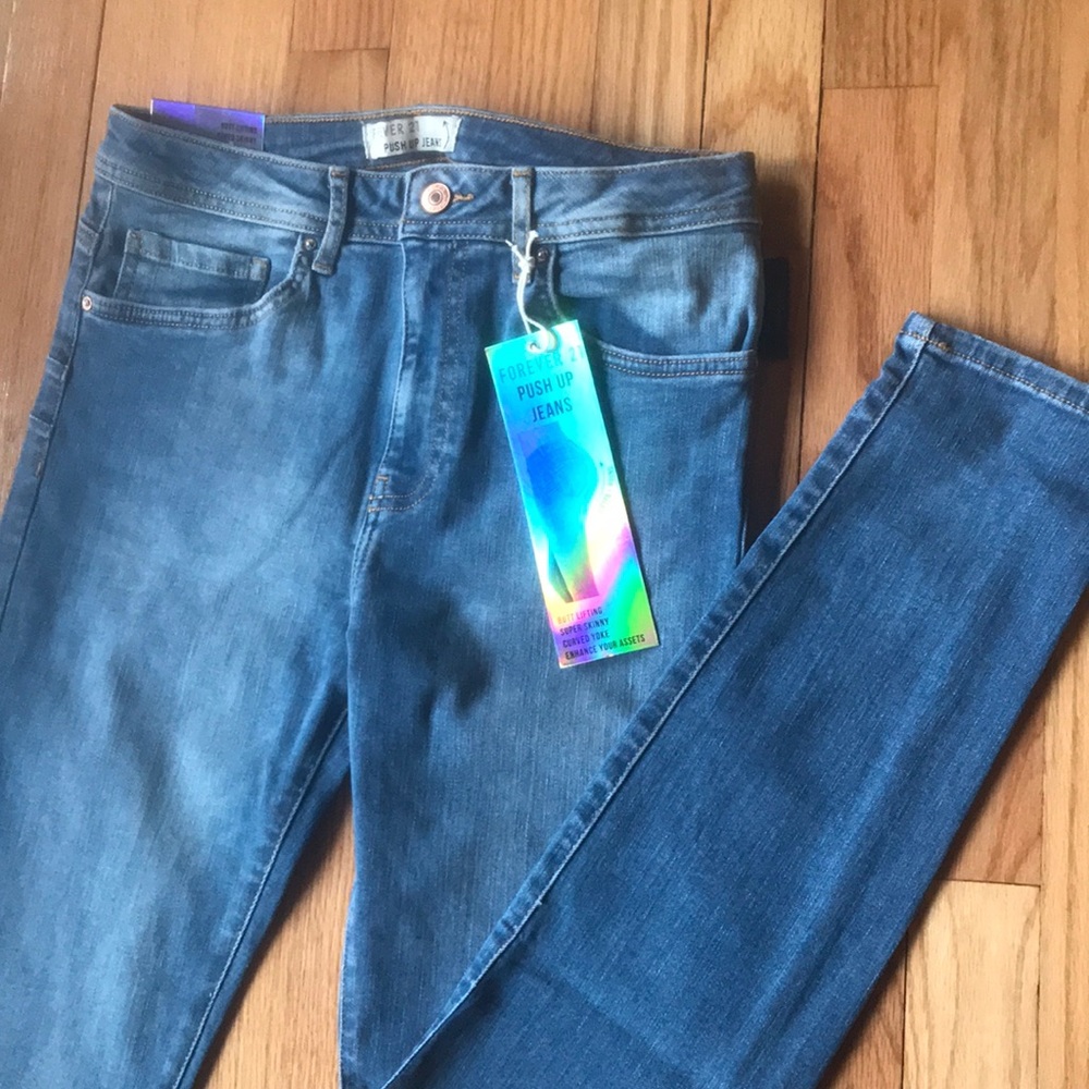 NWT size 27 Forever 21 push up jeans